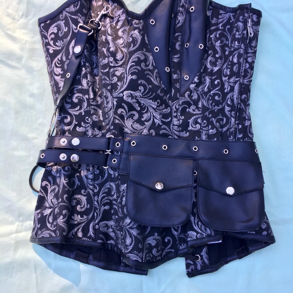 Corset - Picture 4 of 8